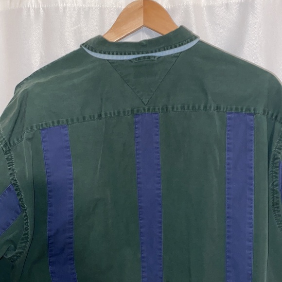 VGT Color block Tommy Hilfiger 100% cotton button-down. Size large - Picture 6 of 8